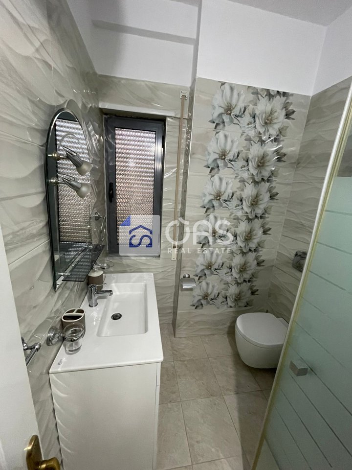 Jepet me qera apartament 2+1+2 tek Komuna Parisit