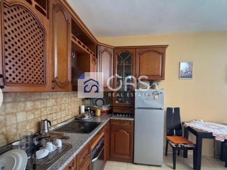 Jepet apartament me qera 1+1  ne Qender