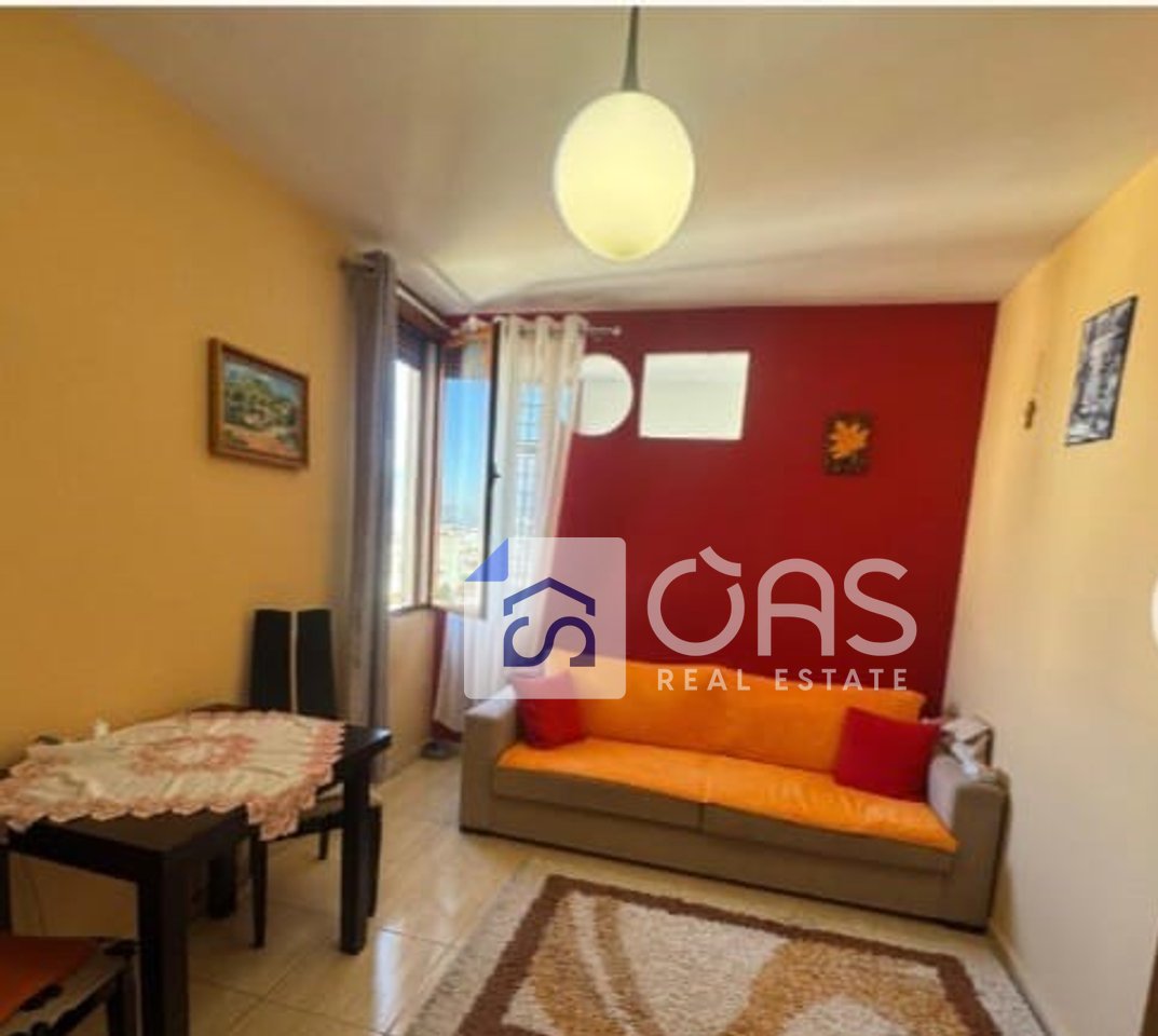 Jepet apartament me qera 1+1  ne Qender
