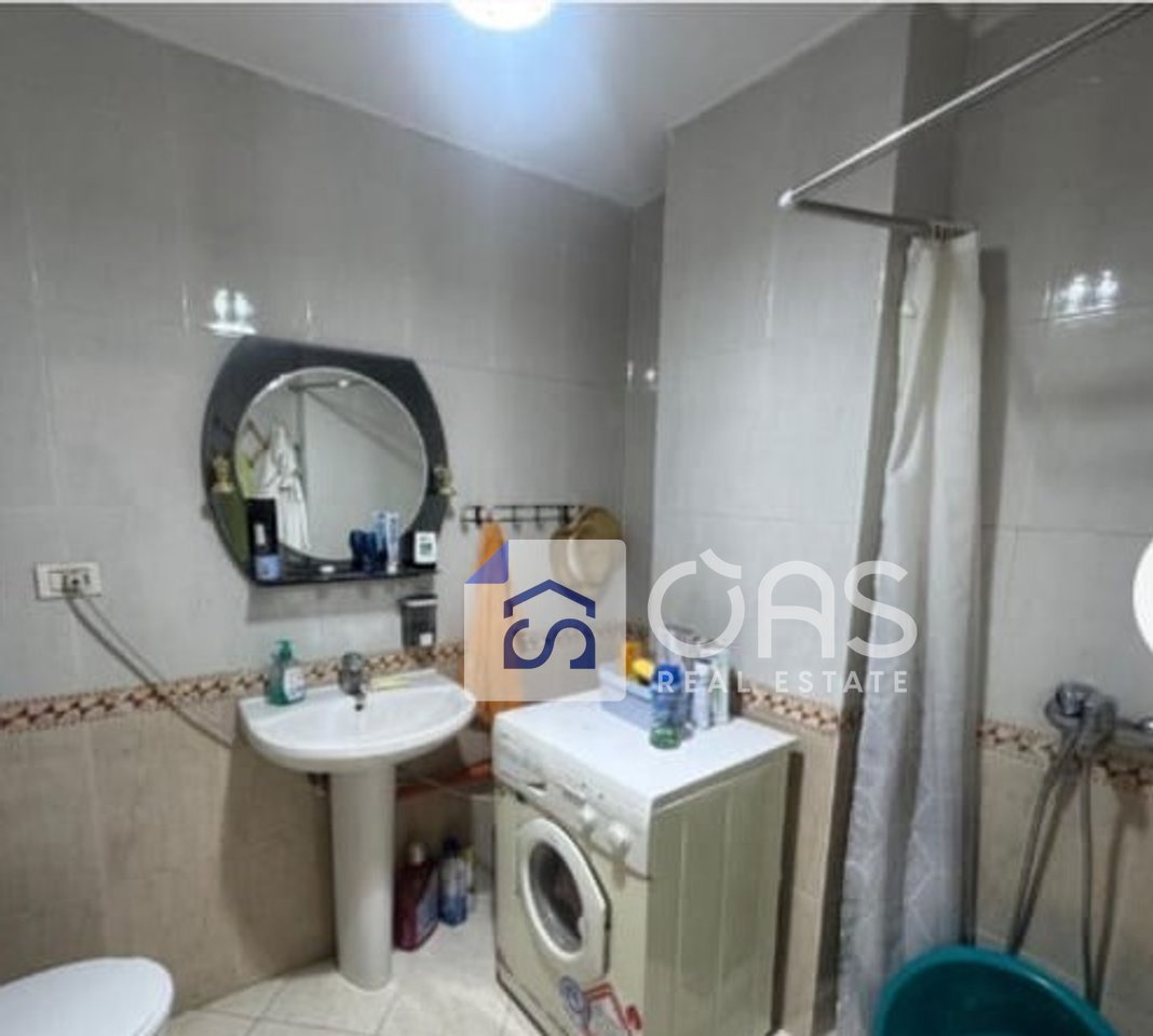 Jepet apartament me qera 1+1  ne Qender