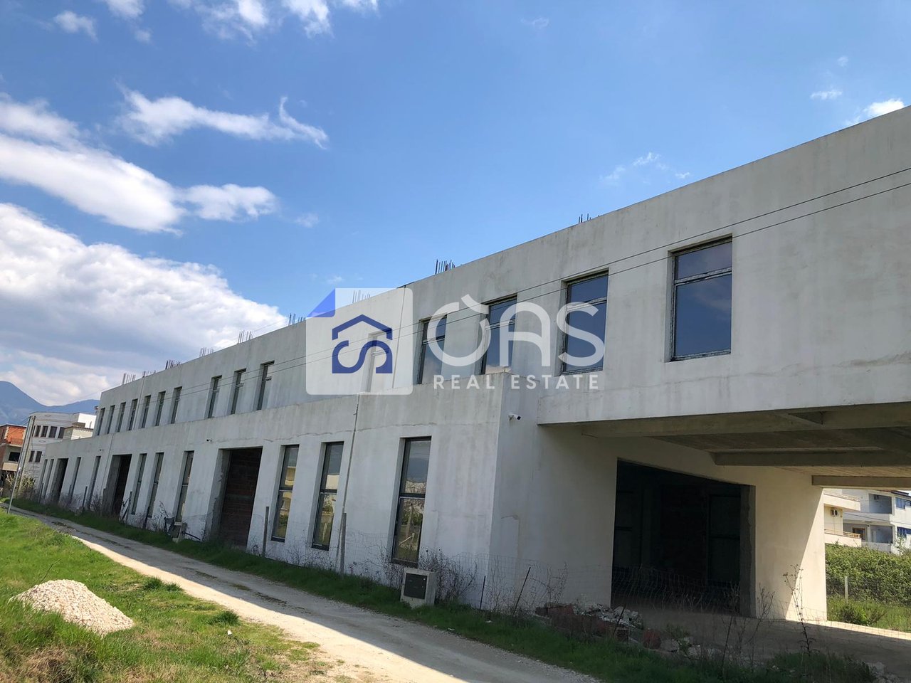 Building 2+1 For Rent in Kamëz - €8000 | 2000 m²