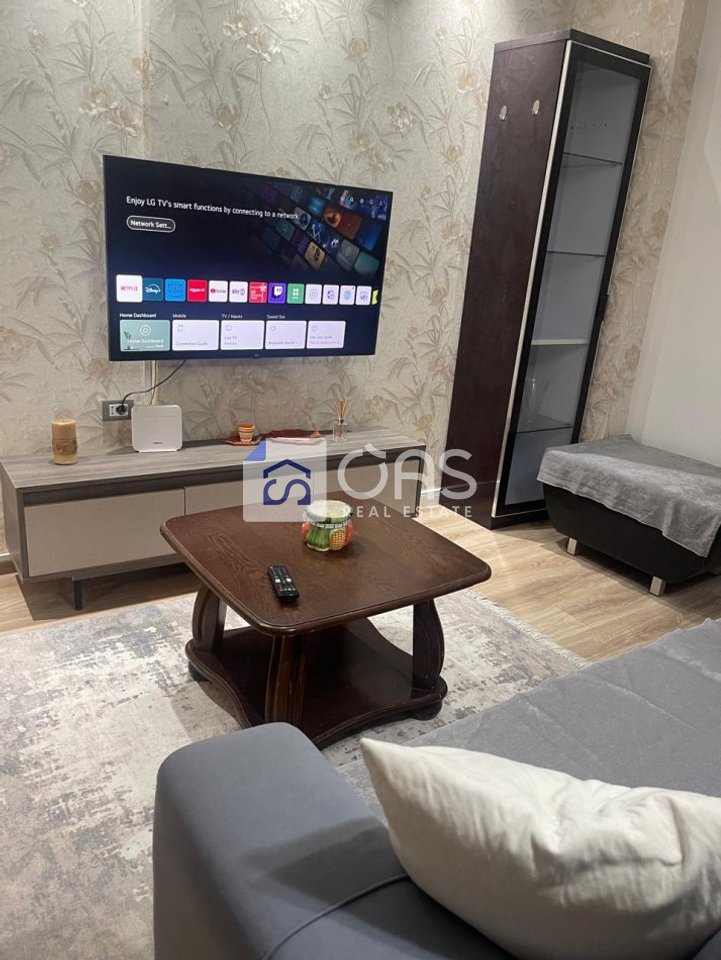 Jepet me qera apartament 1+1 tek Komuna e Parisit