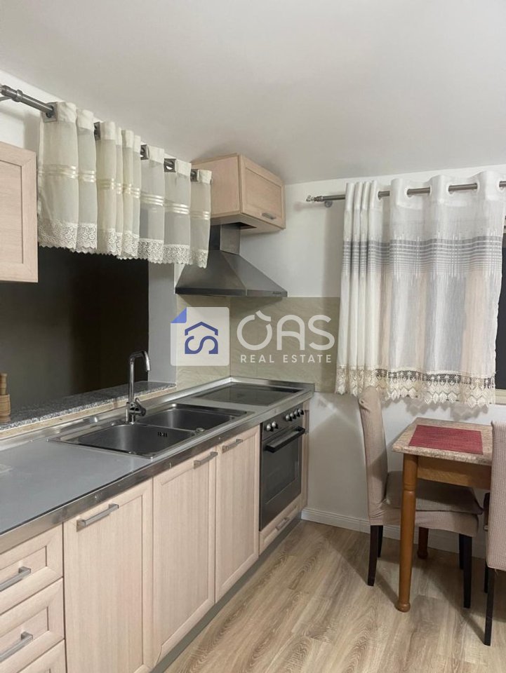 Jepet me qera apartament 1+1 tek Komuna e Parisit