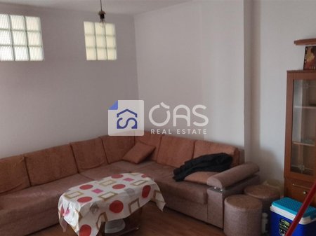 Jepet apartament me qera 2+1 tek Pallati me Shigjeta