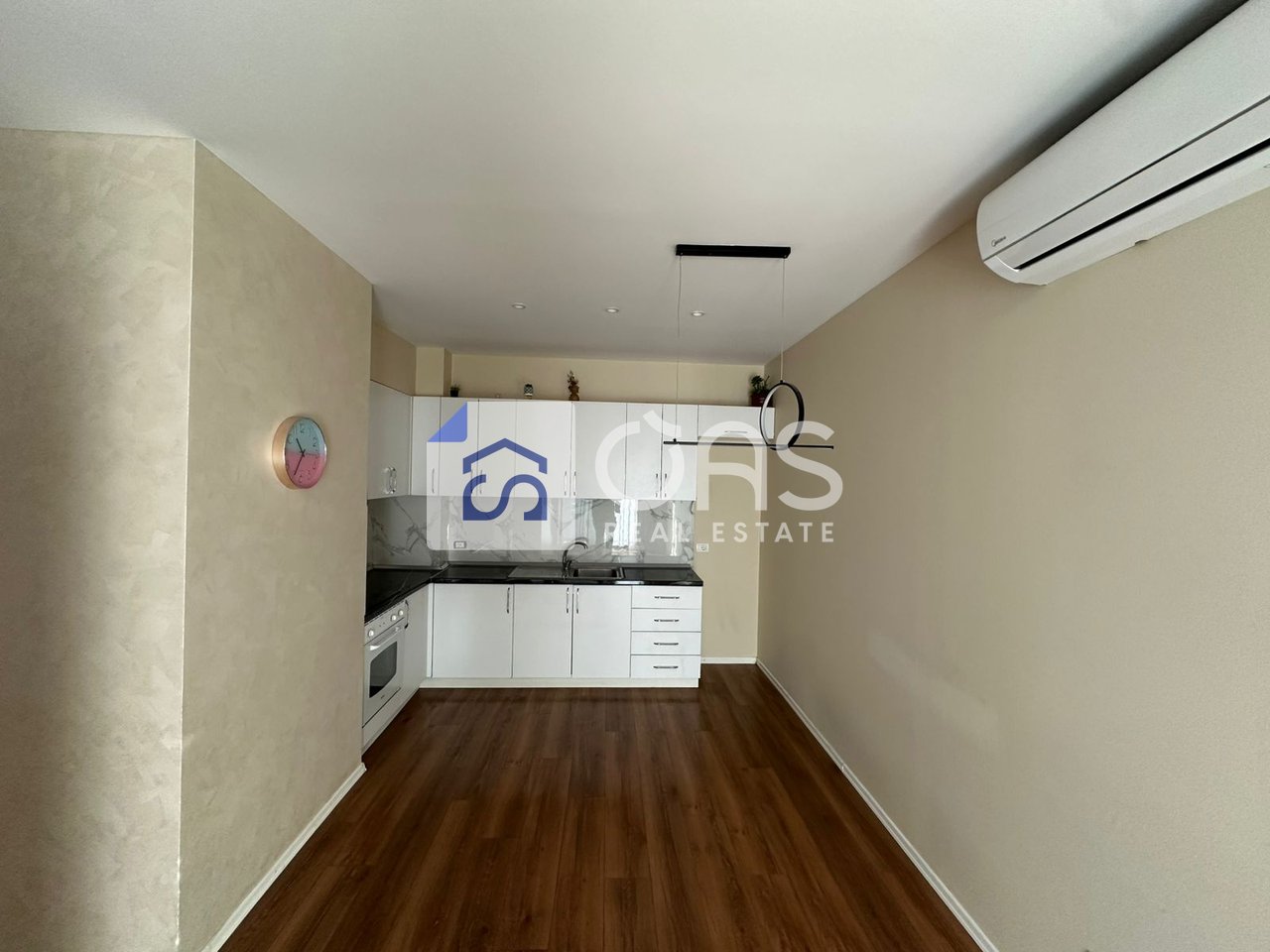 Appartamento 2+1+posto auto in affitto ad Astir