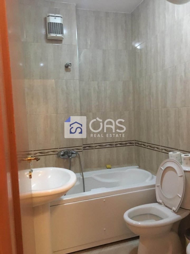 Jepet apartament 2+1+2+ post parkimi  me qera tek Pazari i Ri