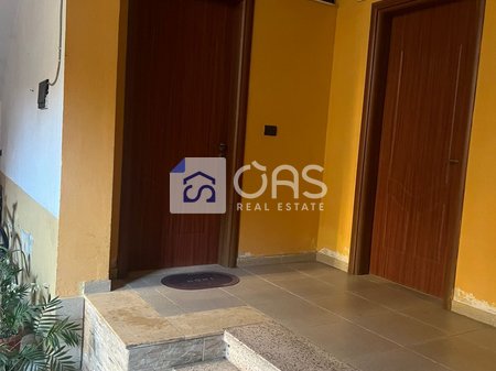 Jepet me qera 1+1 Shtepi private tek Siri Kodra