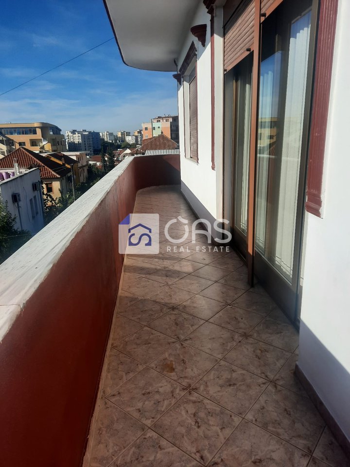 Jepet apartament me qera 2+1+2 tek Kodra e Priftit