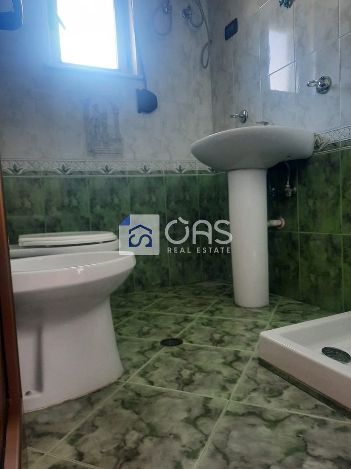 Jepet apartament me qera 2+1+2 tek Kodra e Priftit