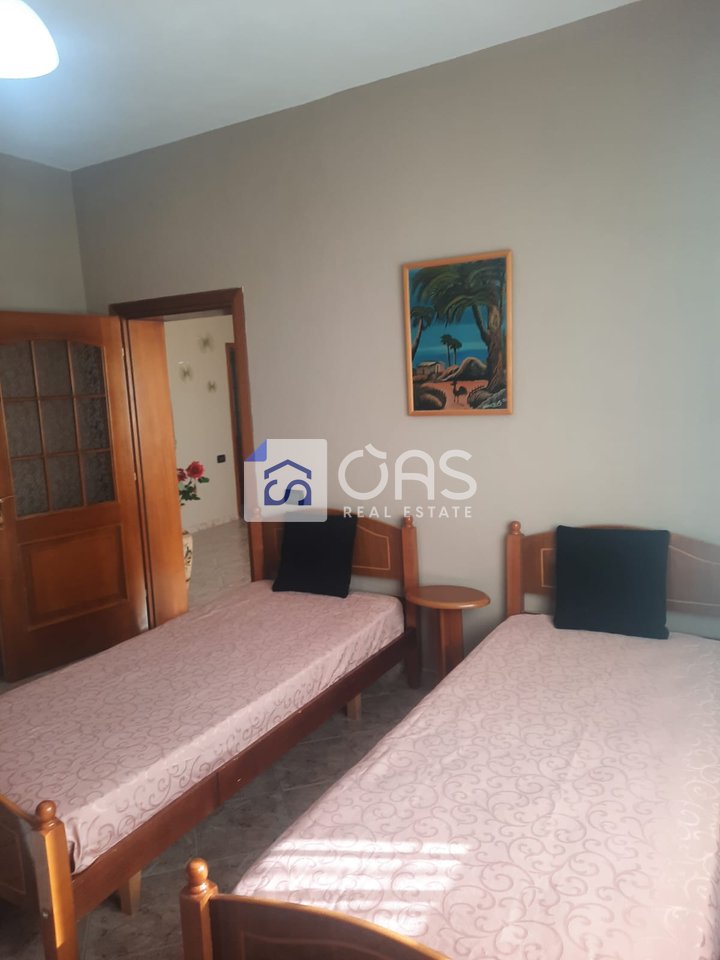 Jepet apartament me qera 2+1+2 tek Kodra e Priftit