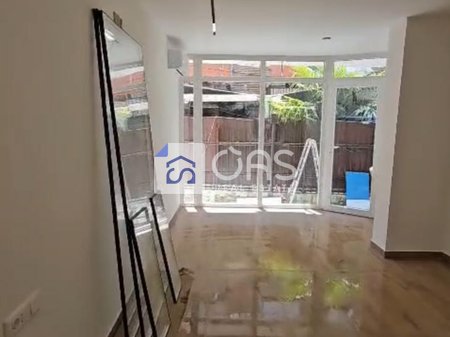 Jepet ambjent me qira ne Xhamllik.