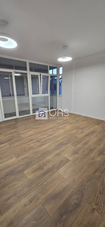 Shitet apartament 2+1+2 ne Qender