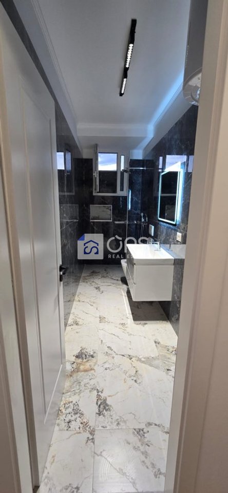 Shitet apartament 2+1+2 ne Qender