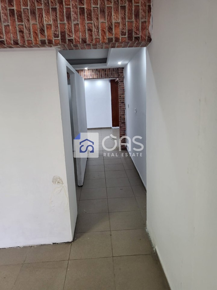 Jepet Dyqan me qira tek Komuna e Parisit