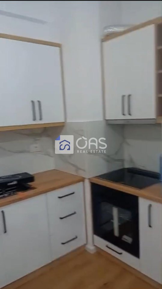 Jepet me qera apartament ne Ali dem.