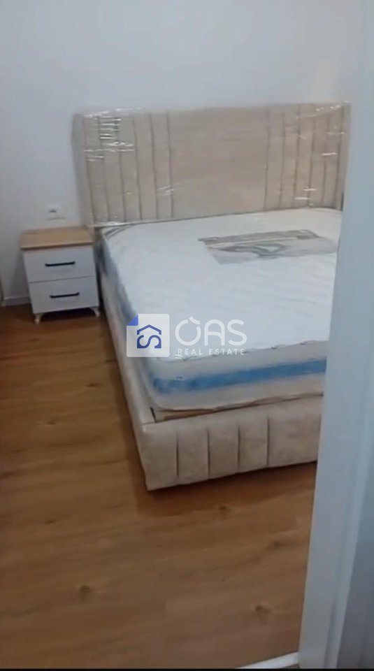 Jepet me qera apartament ne Ali dem.