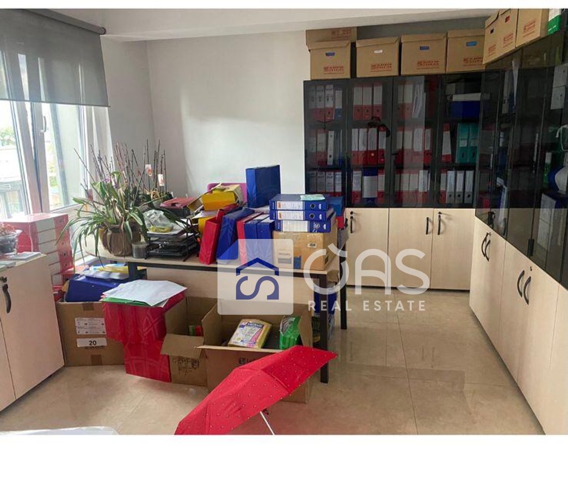 A 2+1 apartment is for rent as an office in Myslym Shyr.