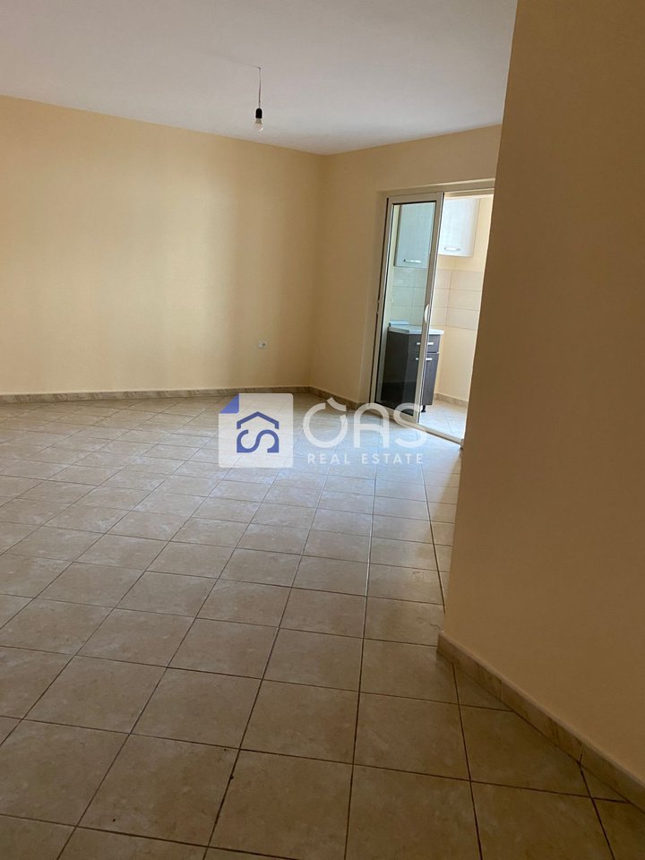 Jepet shepi me qera 1+1 tek Shkolla e Baletit