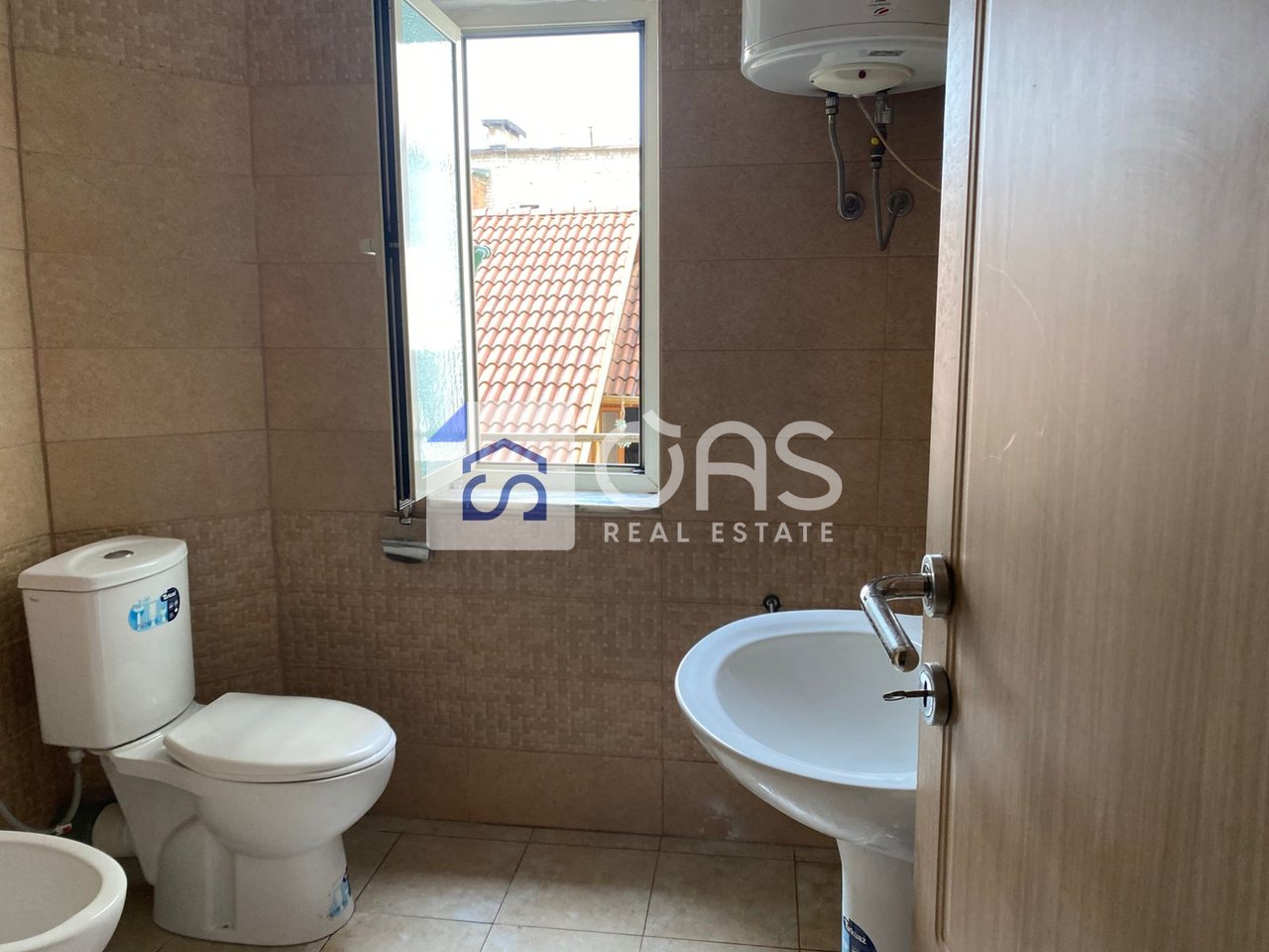 Jepet shepi me qera 1+1 tek Shkolla e Baletit