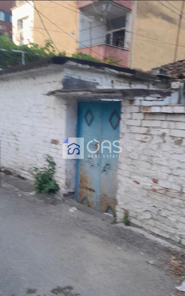 Shitet shpi private ne Ali Dem