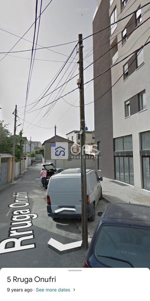 Shitet shpi private ne Ali Dem