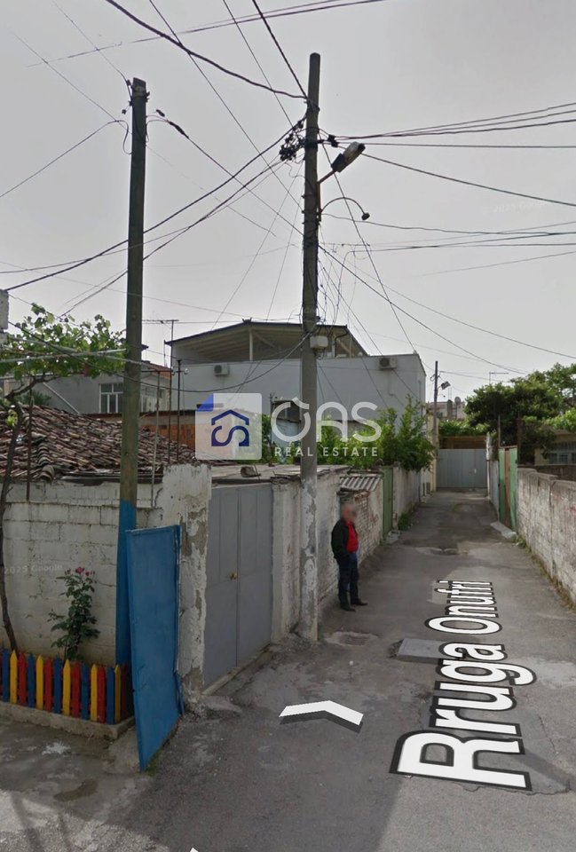 Shitet shpi private ne Ali Dem