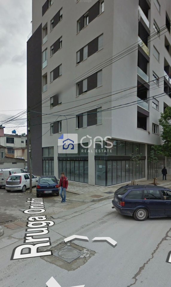 Shitet shpi private ne Ali Dem