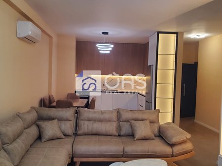 Jepet me qira 2+1+2+post parkimi tek Liqeni i thate