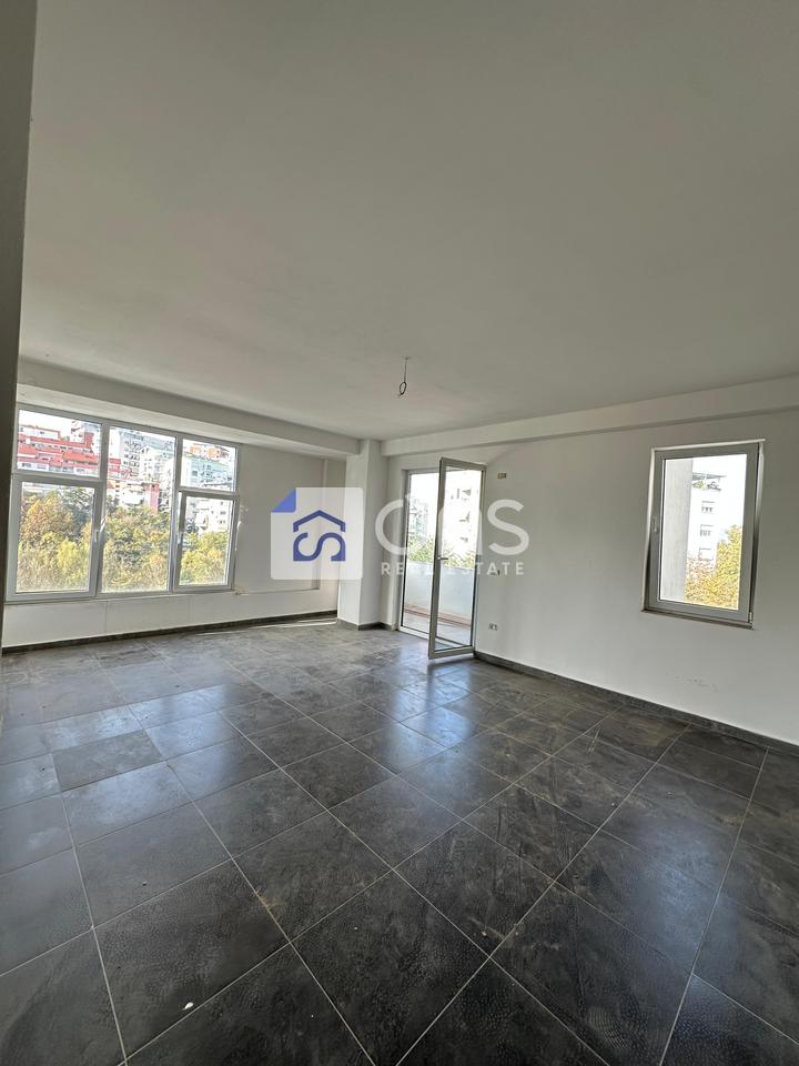Shitet Apartament 2+1+2 tek Liqeni i Thate