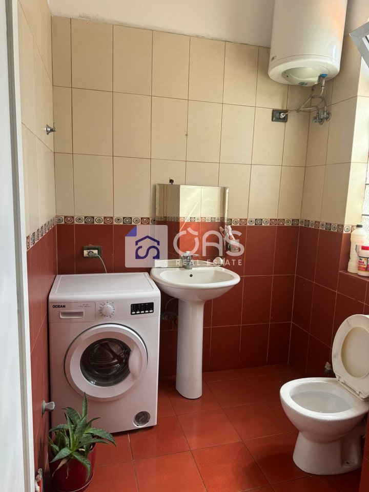 Jepet me qera apartament 1+1 Tek Rr e Dibres.