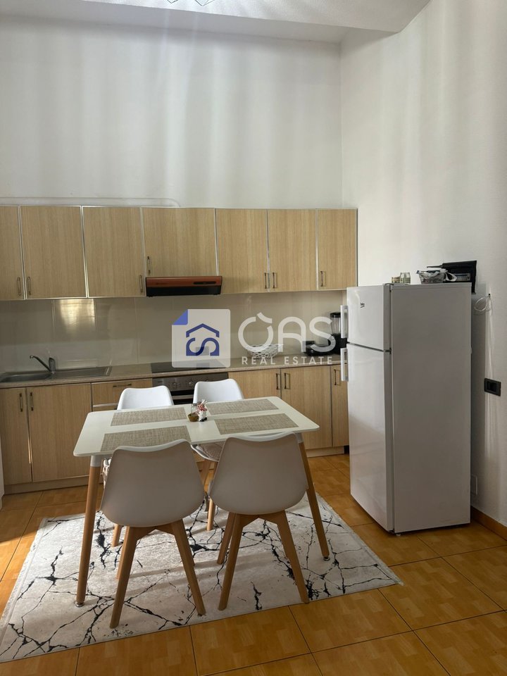 Jepet me qera apartament 1+1 Tek Rr e Dibres.