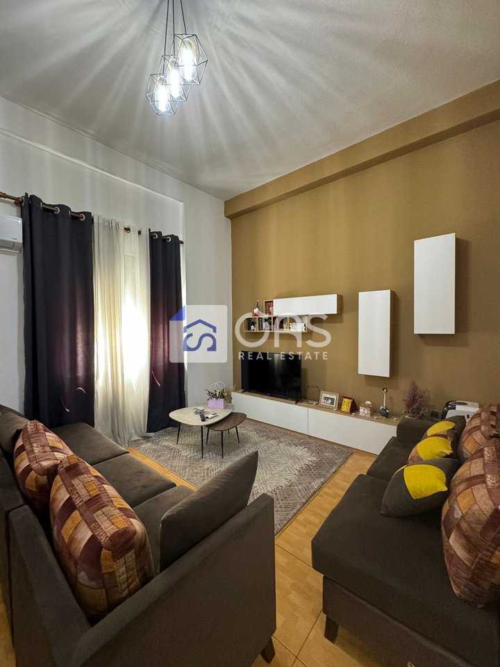 Jepet me qera apartament 1+1 Tek Rr e Dibres.