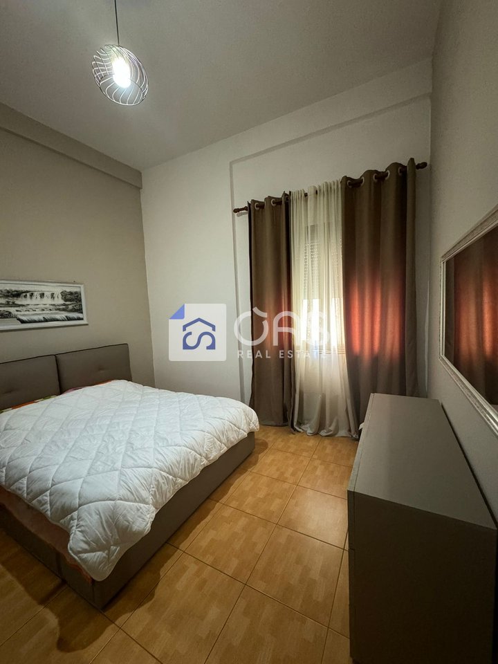 Jepet me qera apartament 1+1 Tek Rr e Dibres.