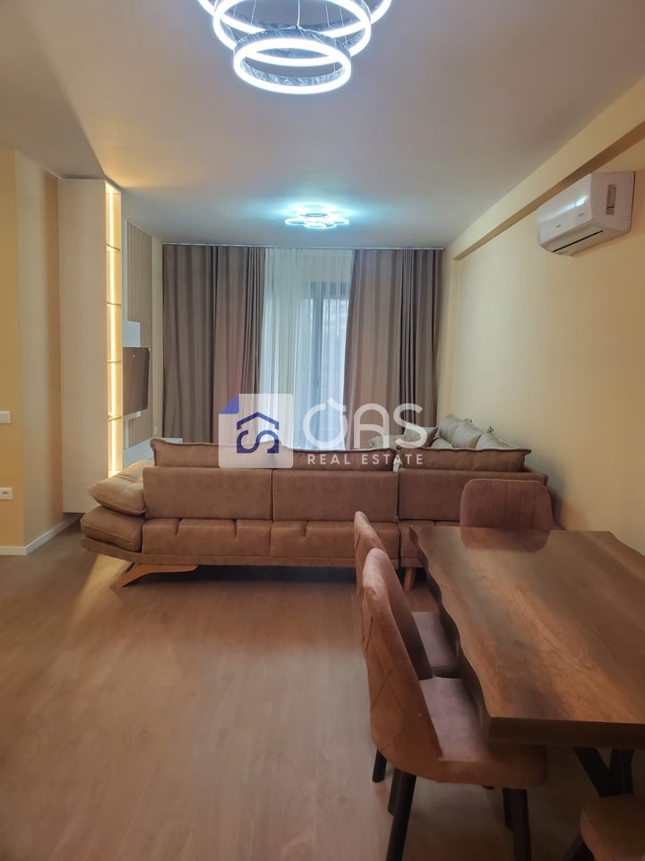 Jepet me qira 2+1+2+post parkimi tek Liqeni i thate