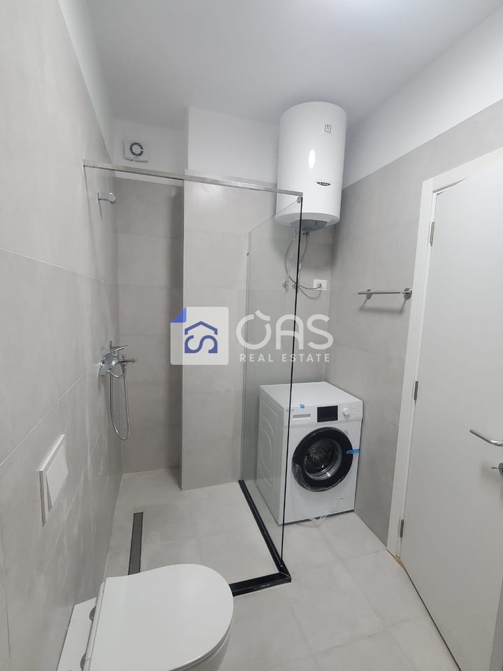 Jepet me qira 2+1+2+post parkimi tek Liqeni i thate