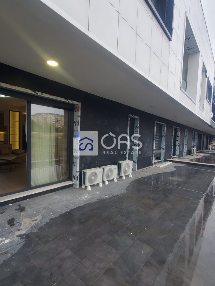 Jepet me qira 2+1+2+post parkimi tek Liqeni i thate