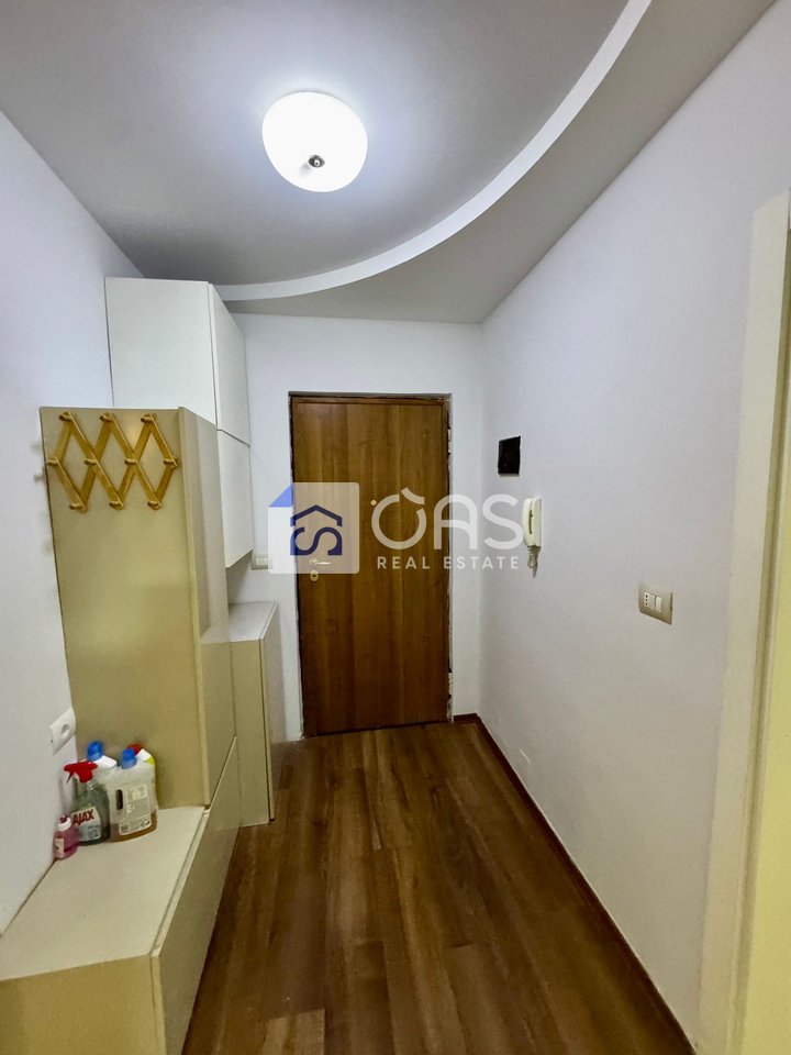 Jepet me qera apartament 1+1 tek Komuna Parisit