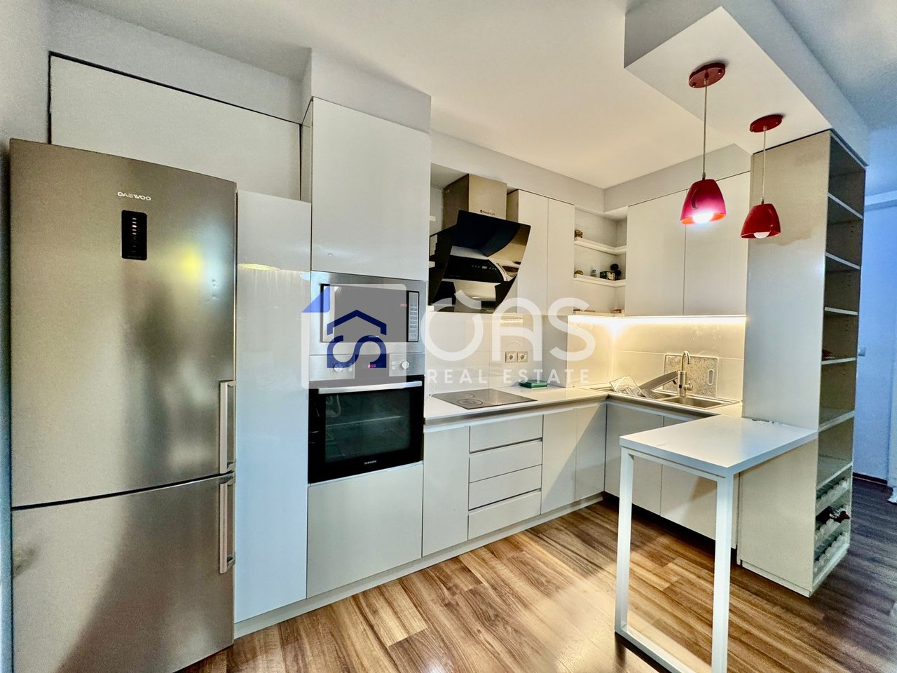 Jepet me qera apartament 1+1 tek Komuna Parisit