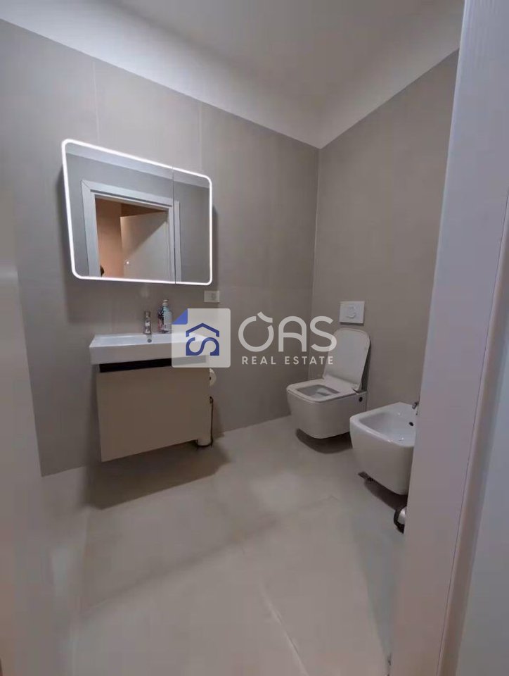 Jepet me qera apartament 2+1 tek Komuna Parisit