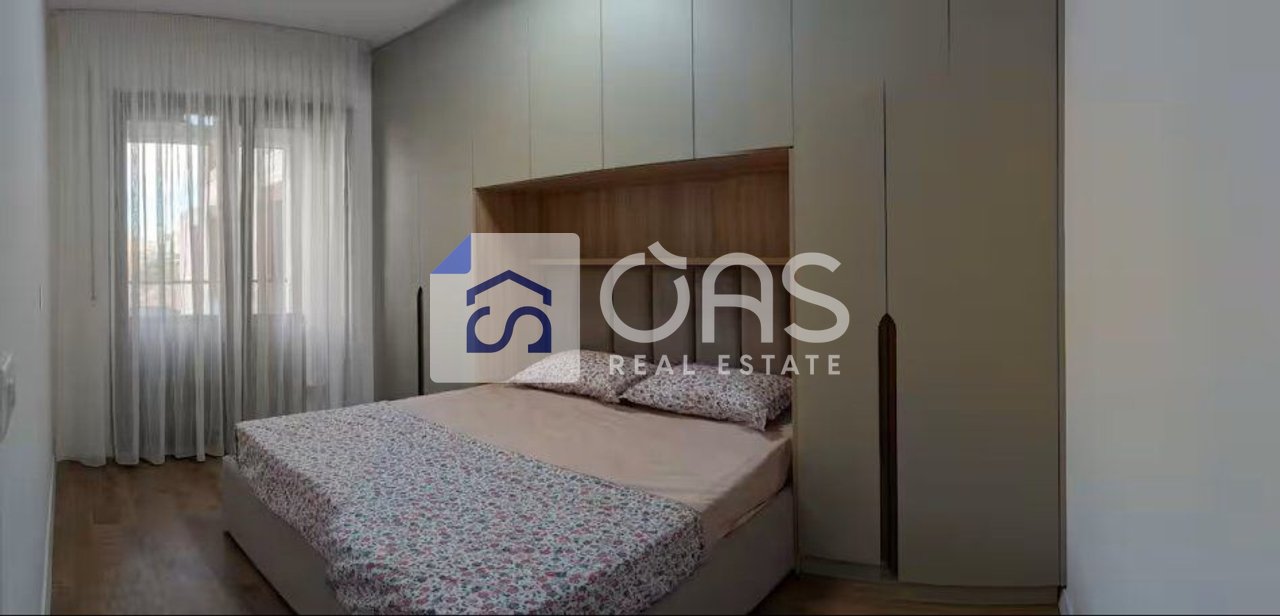 Jepet me qera apartament 2+1 tek Komuna Parisit