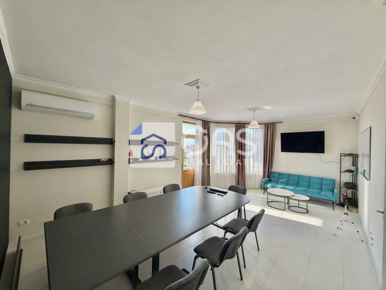 Jepet ambient  zyrash me qera tek Ali Demi