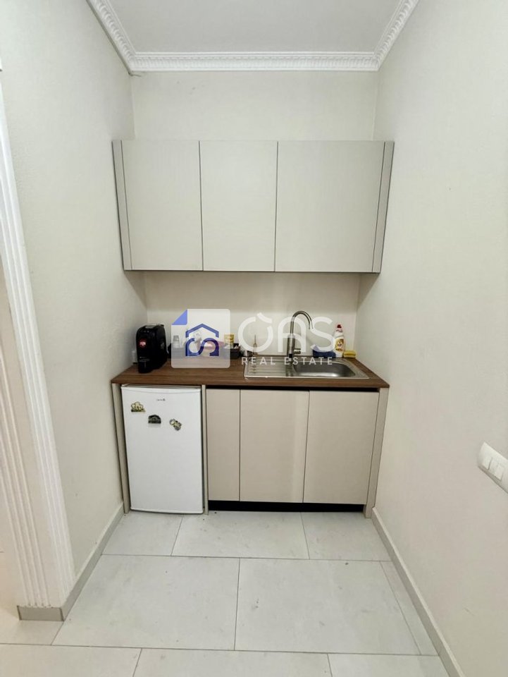 Jepet ambient  zyrash me qera tek Ali Demi