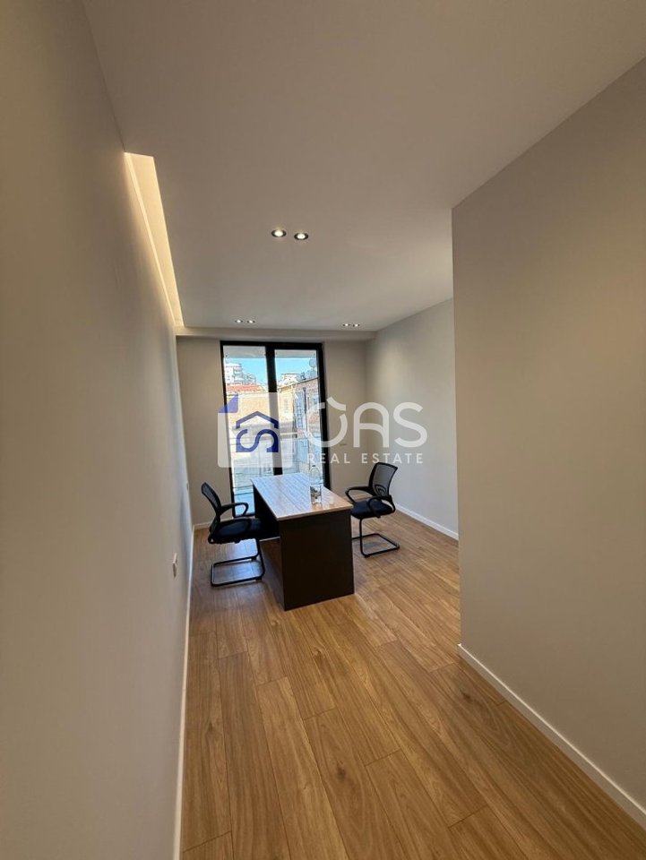 Jepet ambient me qera tek Mine Peza