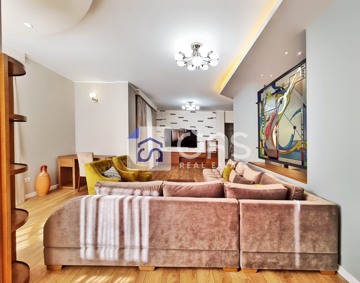 Jepet me qera apartament 4+1+2 tek Komuna Parisit