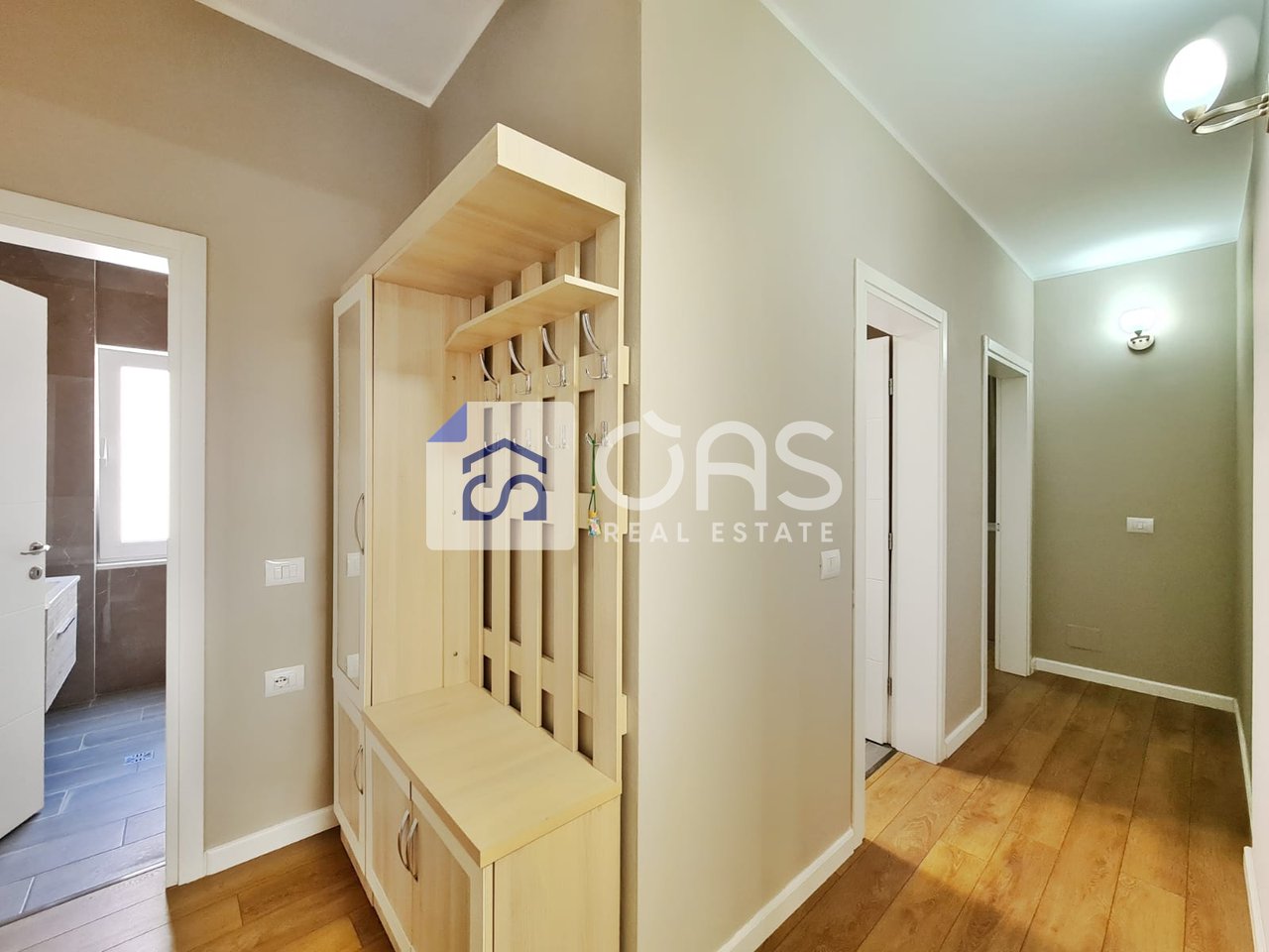 Jepet me qera apartament 4+1+2 tek Komuna Parisit