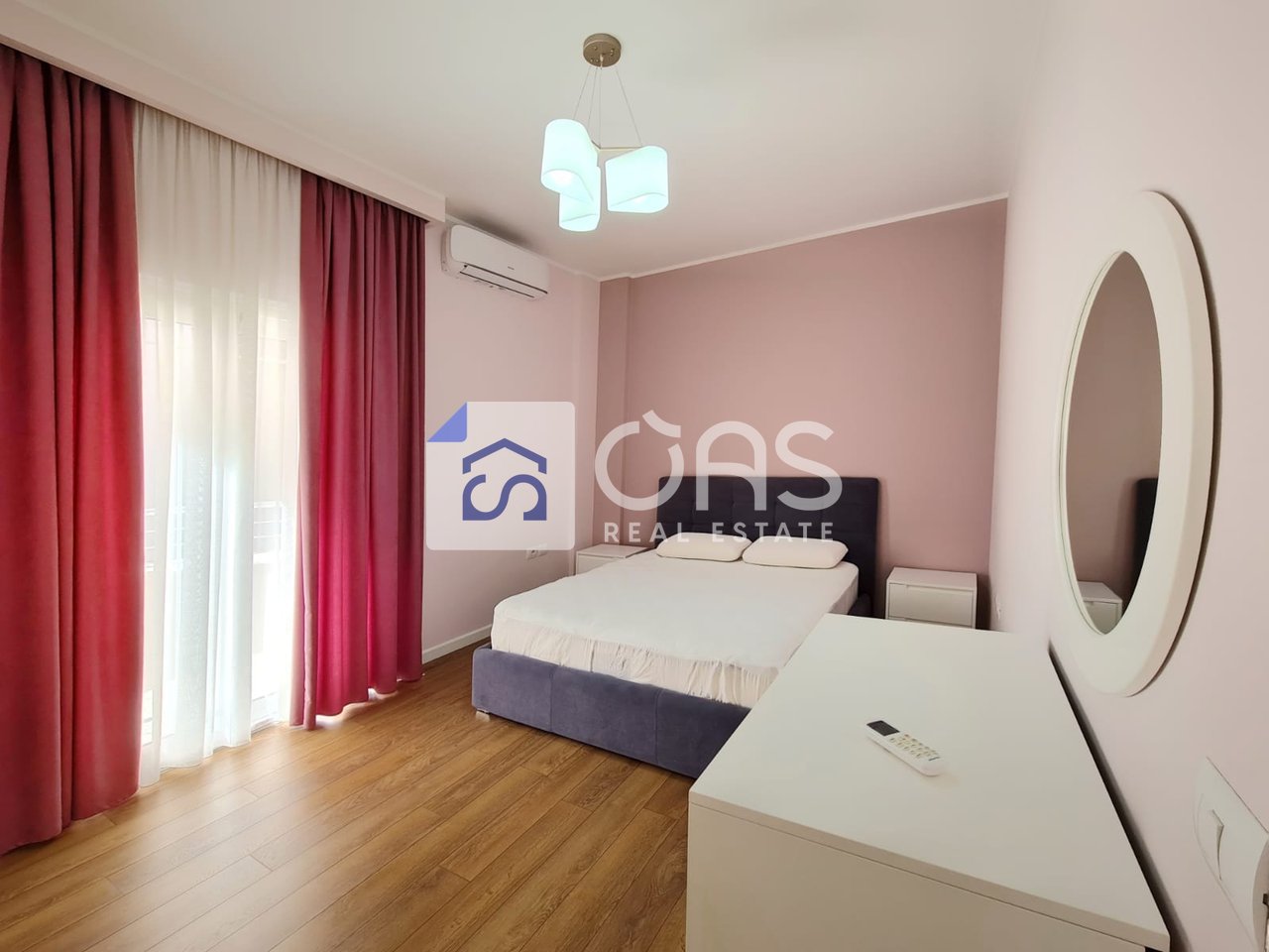 Jepet me qera apartament 4+1+2 tek Komuna Parisit