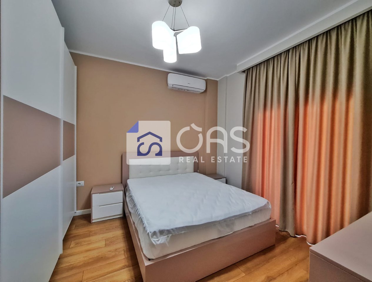 Jepet me qera apartament 4+1+2 tek Komuna Parisit