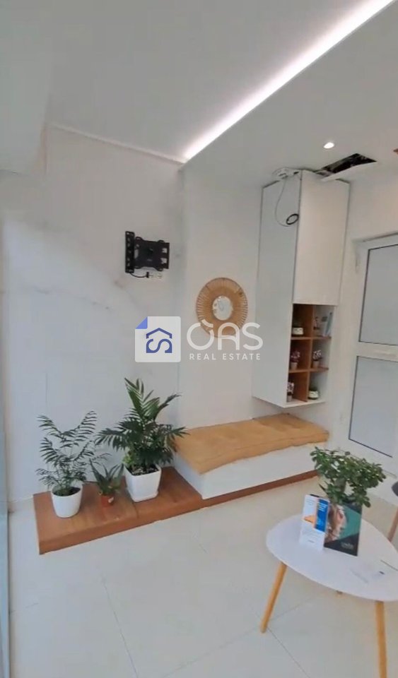 Premises for rent or sale in Xhamllik