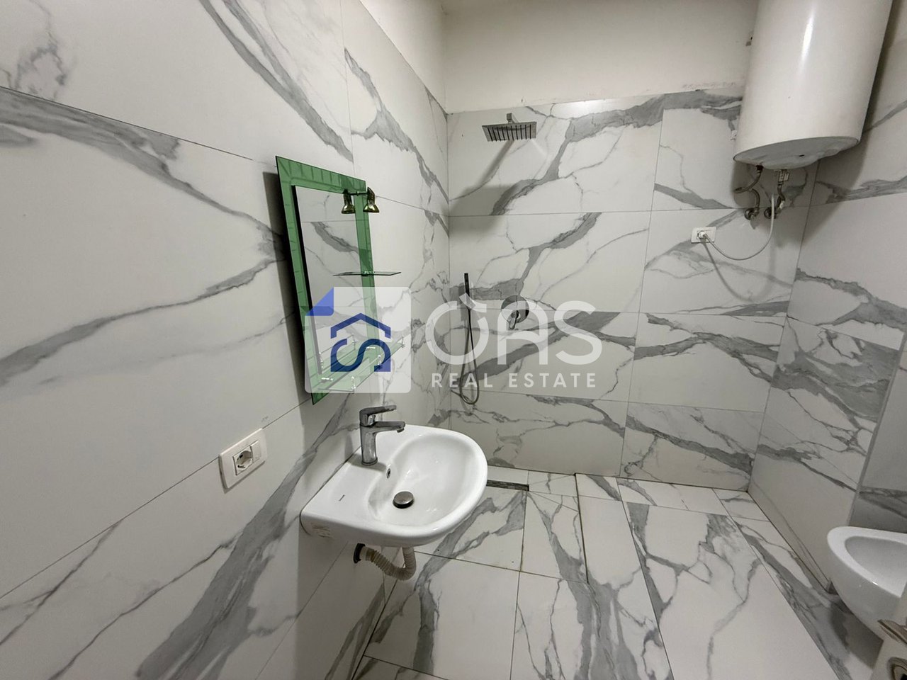 Si affitta appartamento 1+1 in via Dibra