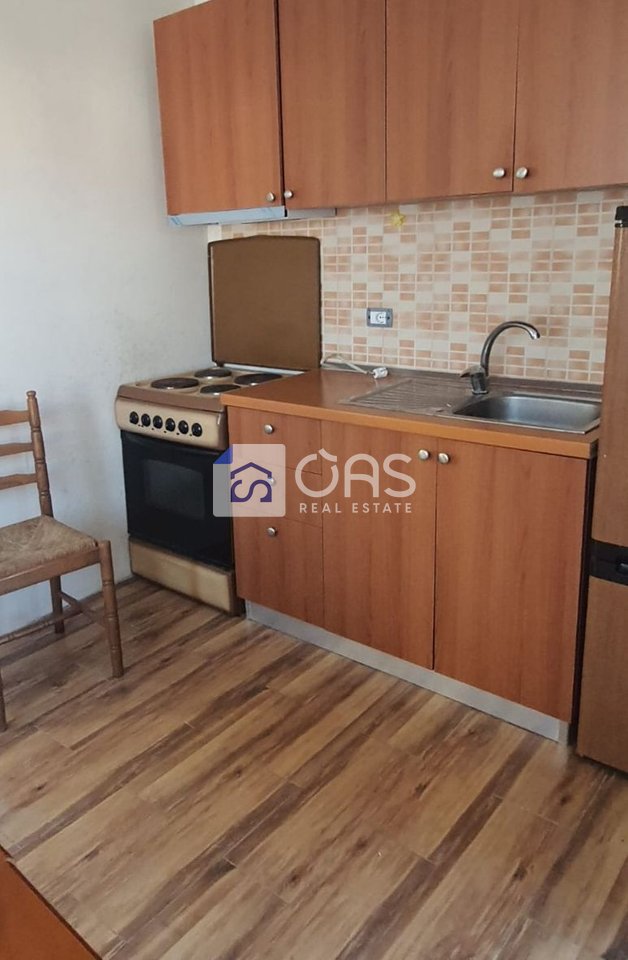 Si affitta appartamento 1+1 vicino al Mercato Elettrico.